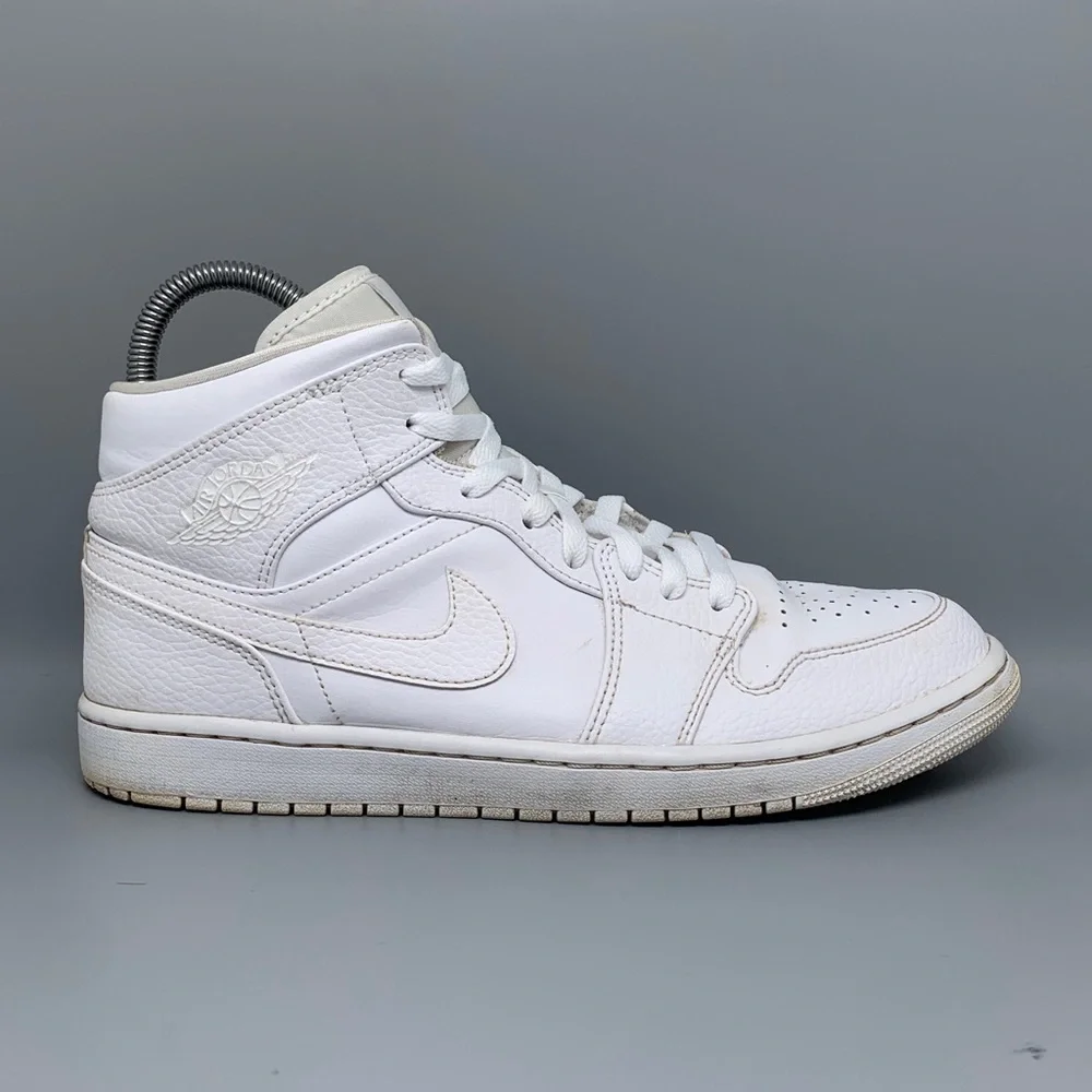 Jordan 1 Mid Triple White  Baskeball Shoes 554724-130‎ Men’s Sz 11